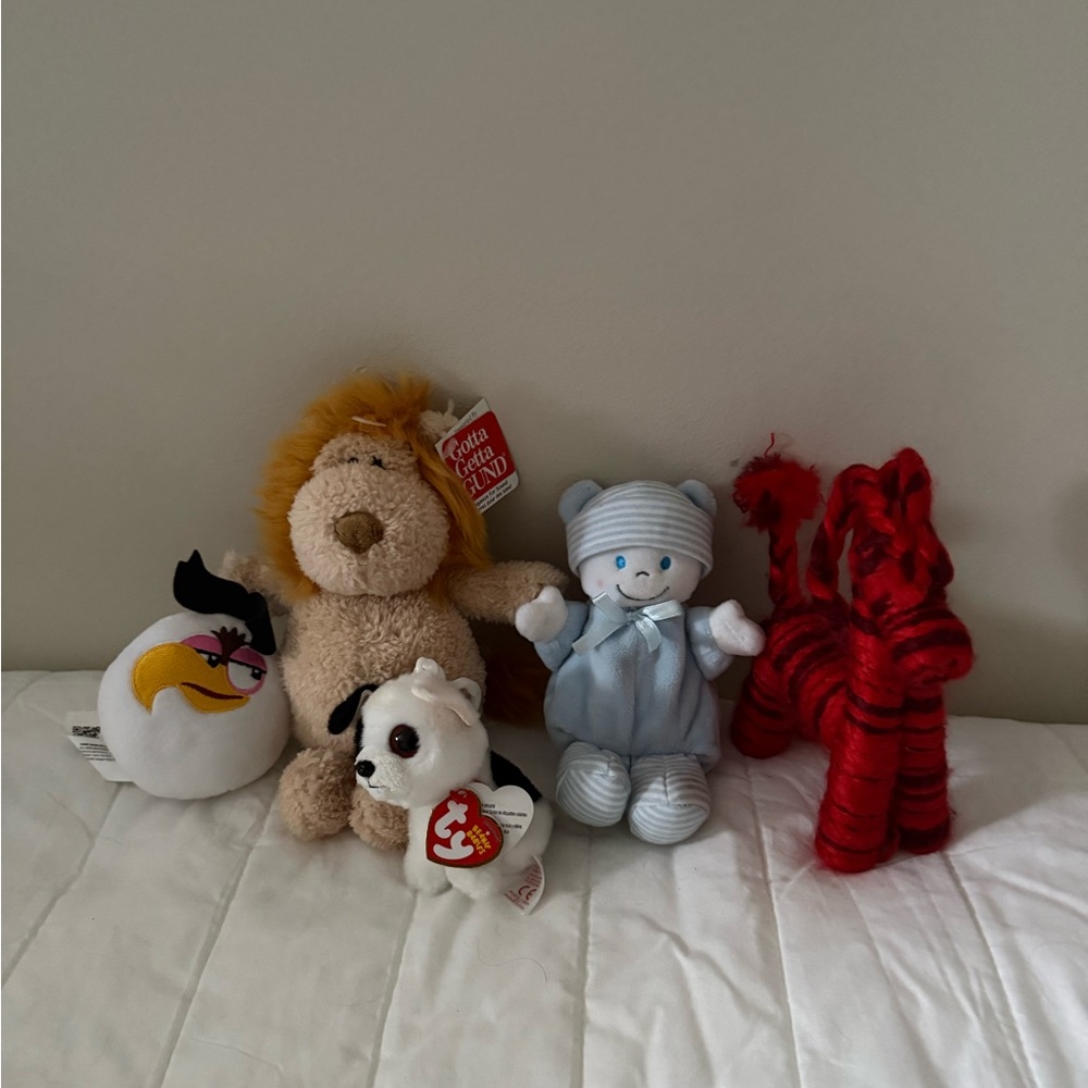 Bundle of Plushi
